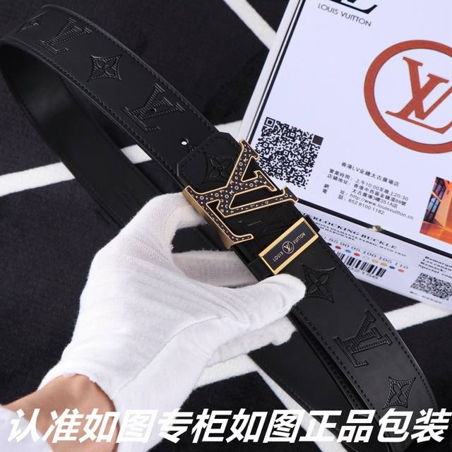 品名：Lv..路易..威登原单 型号：认准如图专柜包装，赠送打孔器 材料：百分百头层牛皮，24K纯钢扣彩色印花图案，保证真皮。专柜同等质量， 送人自用首选 包装