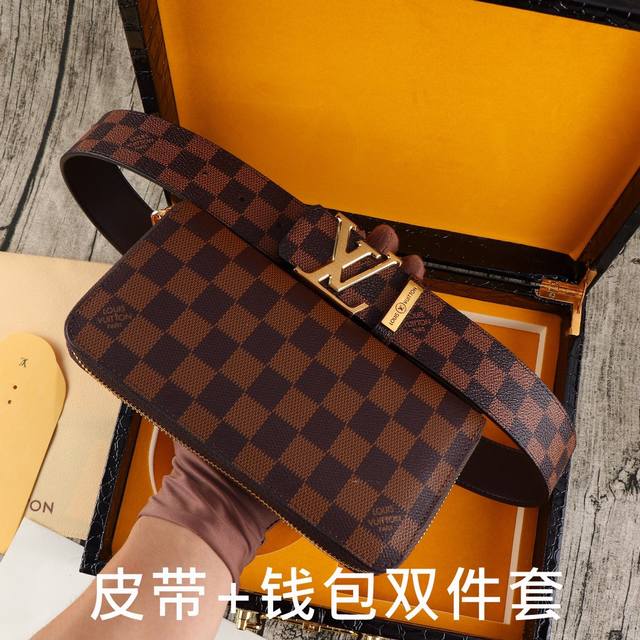 品牌：Lv.易路威登双件套 型号：木盒装，皮带+钱包，两件套 等级：意大利进口百分百头层牛皮，Lv.易路威登，世界著名奢侈品品牌，经典格子系列，黑格 咖啡格 老