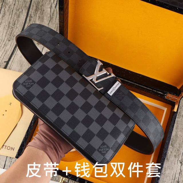 品牌：Lv.易路威登双件套 型号：木盒装，皮带+钱包，两件套 等级：意大利进口百分百头层牛皮，Lv.易路威登，世界著名奢侈品品牌，经典格子系列，黑格 咖啡格 老