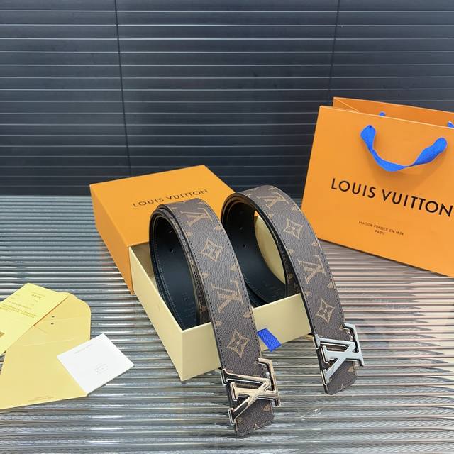 Louisvuitton 路易威登 牛皮腰带 男士经典款皮带 时装搭配必备款 优质合金扣头 采用原厂牛皮带身 机械打孔 高品质全套包装 礼盒 礼袋 小票