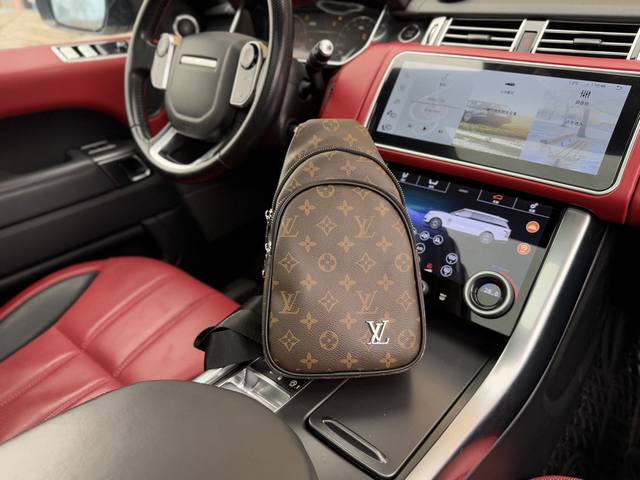 高端货 新款 “Louis Vuitton”Lv 胸包 路易威登斜挎包 Duo 老花满印拉链开合 单肩斜挎胸包 男款原厂面料高清五金logo标志、专用里内里。顺