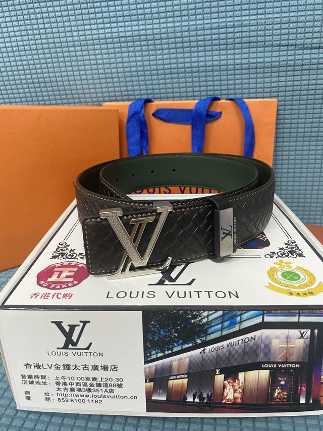 男款腰带：Lv 路易威登原单牛皮腰带 男款皮带：材质百分百头层牛皮腰带保证真皮皮带，专柜原单品质、做工精细，时尚大牌，送人自用首选包装： 请认准如图专柜包装赠送