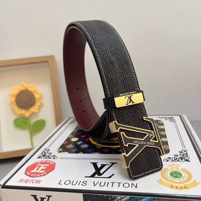 品名：Lv..路易..威登 材质：原单牛皮腰带 百分百头层牛皮腰带保证真皮，24K纯钢扣，专柜原单品质、做工精细，时尚大牌，送人自用首选 包装： 请认准如图专柜