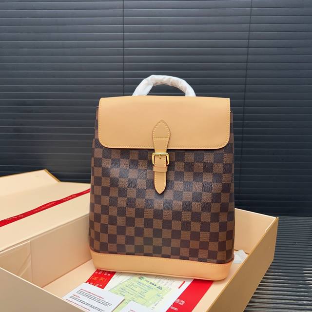 Louisvuitton 路易威登 中古牛皮双肩包 翻盖背包 书包 采用精湛镶嵌细工，经典百搭 实物拍摄 原厂原版面料 配送防尘袋礼盒 25 X 33 Cm。