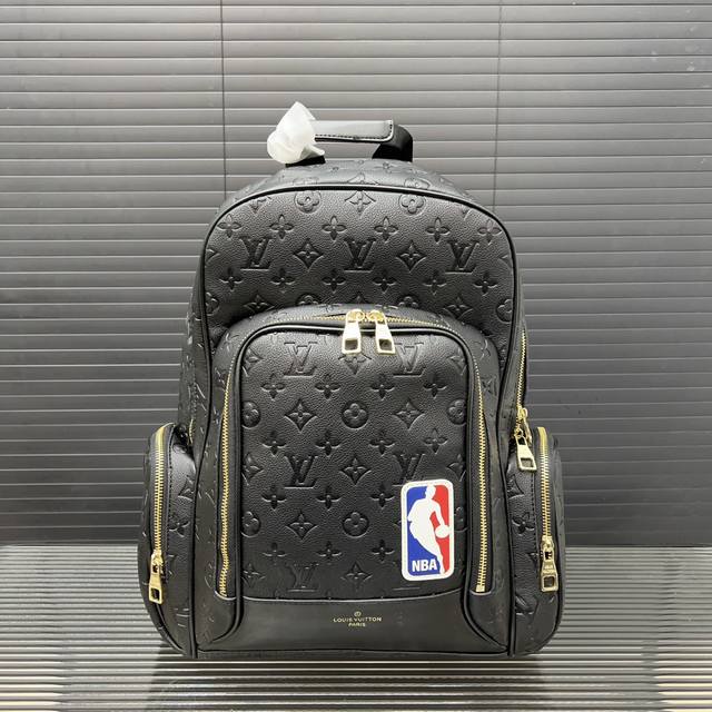 Louisvuitton 路易威登 Nba限量联名new双肩包 男女同款 走秀款背包 实物拍摄 规格 45 X 24Cm