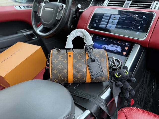 高端货 新款 “ Louis Vuitton”Lv单肩包 路易威登邮差包斜挎包 M46687 Louis Vuitton Keepall Bandoulière