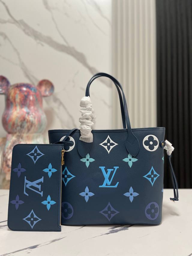 顶级原单 独家实拍 M46514蓝色 M45686全皮购物袋系列 当季新款 Neverfull 中号手袋 本款 Neverfull 中号手袋以 Monogram