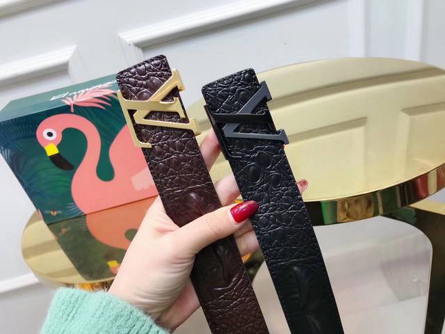 路易威登 Louisvuitton 鳄鱼皮纹 高档奢华 腰带宽度3.8Cm，结合专柜款经典钢扣，与正品零差距.