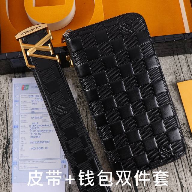 品牌：Lv.易路威登双件套 型号：木盒装，皮带+钱包，两件套 等级：意大利进口百分百头层牛皮，Lv.易路威登，世界著名奢侈品品牌，经典十字纹系列，进口头层牛皮，