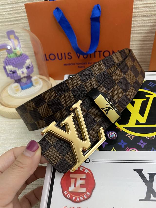 品名：Lv..路易..威登原单 材质：原单牛皮腰带 百分百头层牛皮腰带保证真皮，24K纯钢扣，专柜原单品质、做工精细，时尚大牌，送人自用首选 包装： 请认准如图