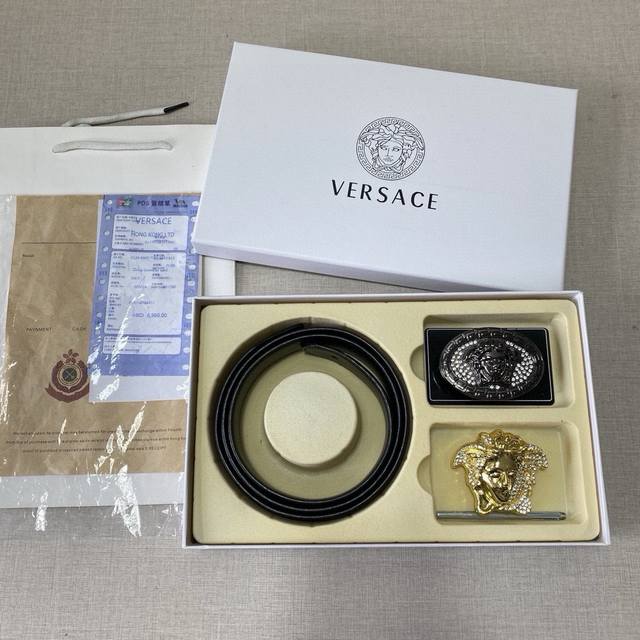 Versace精品款 ☆双扣礼盒套装 含礼盒 专柜有售 范思哲专柜在售正品 此款采用头层牛皮制作 走线油边细致 正品开模 搭配广州原版扣经久耐用、3.8Cm规格