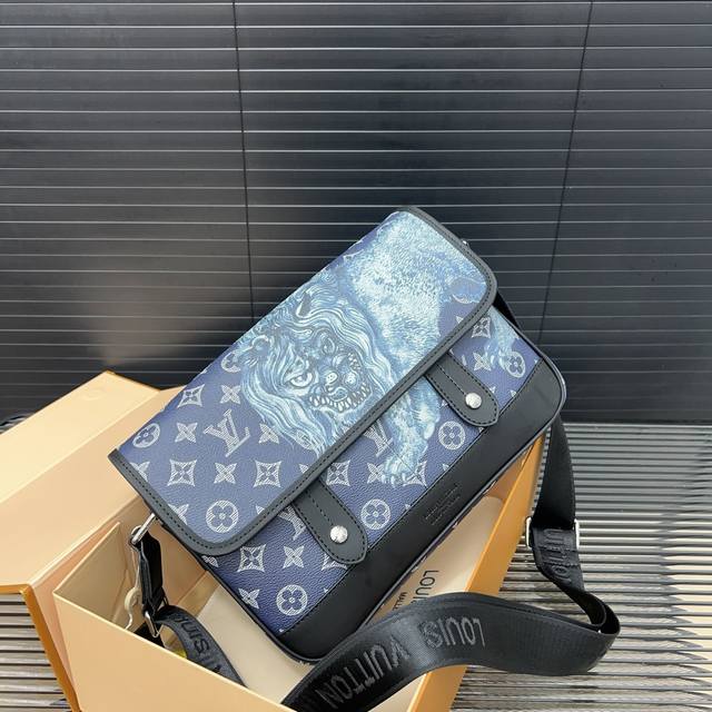 Louisvuitton 路易威登 Messenger 动物园系列 长颈鹿限定翻盖邮差包 斜挎包单肩包采用精湛镶嵌细工，实物拍摄 原厂原版面料 配送礼盒 29