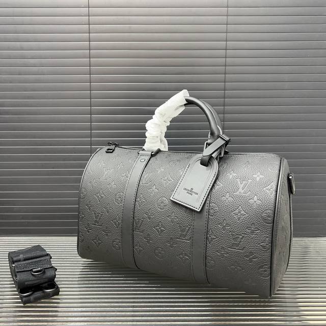 Louisvuitton 路易威登 Keepall35 旅行袋 手提包袋 机场包 采用精湛镶嵌细工，实物拍摄 原厂原版面料 配送防尘袋 35 X 21 Cm。