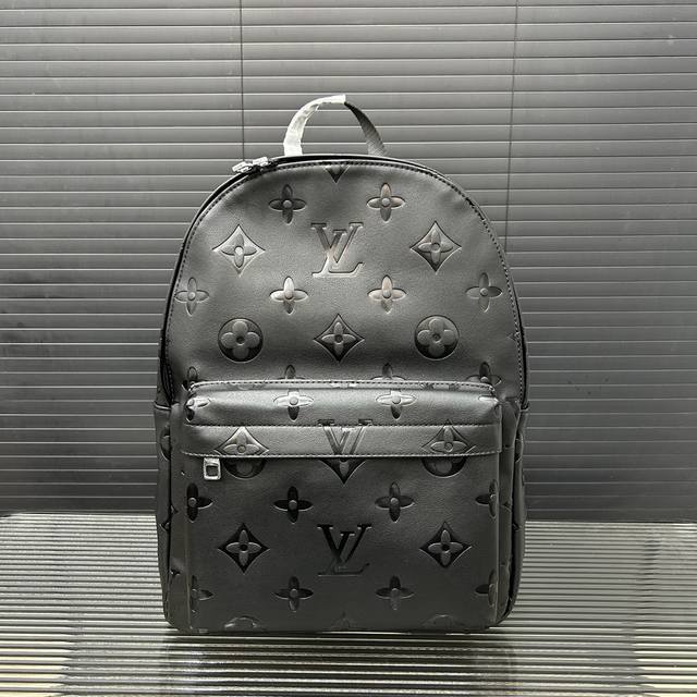 Louisvuitton 路易威登 多功能双肩包 背包牛皮男包 电脑包 采用精湛镶嵌细工 经典百搭 实物拍摄 原厂原版面料 配送防尘袋 30 X 38Cm。