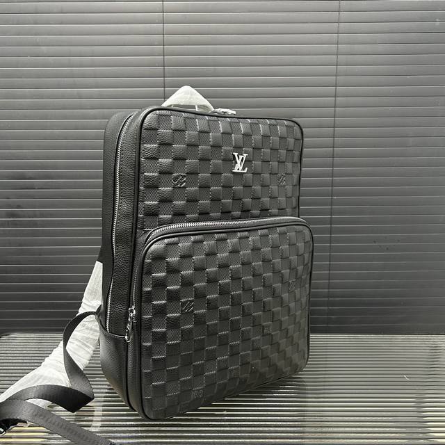 Louisvuitton 路易威登 牛皮多功能双肩包 背包牛皮男包 电脑包 采用精湛镶嵌细工 经典百搭 实物拍摄 原厂原版面料 配送防尘袋 28 X 38Cm。