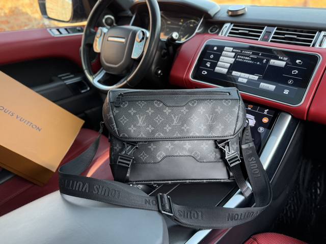 高端货 “ Louis Vuitton ”Lv单肩包 路易威登邮差包 M12517 Louis Vuitton Messenger Voyager Pm 可调节