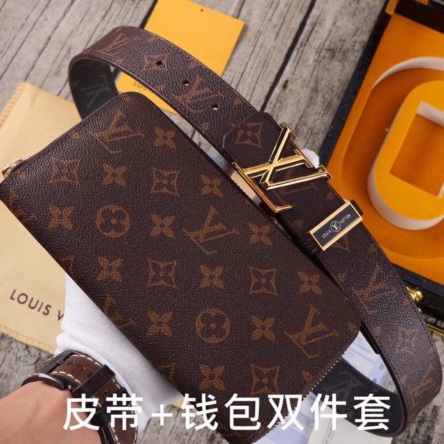 品牌：Lv.易路威登双件套 型号：木盒装，皮带+钱包，两件套 等级：意大利进口百分百头层牛皮，Lv.易路威登，世界著名奢侈品品牌，经典格子系列，黑格 咖啡格 老