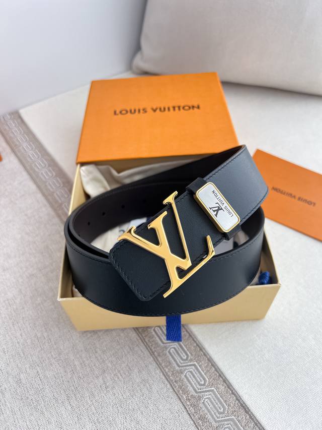 品名： Lv..路易..威登腰带皮带原单 型号：挂扣，经典纯钢材质挂扣，头层牛皮，图片实物拍摄 材料：头层牛皮，挂扣系列，纯钢材质扣头，钯镀电镀工艺永不掉色。原