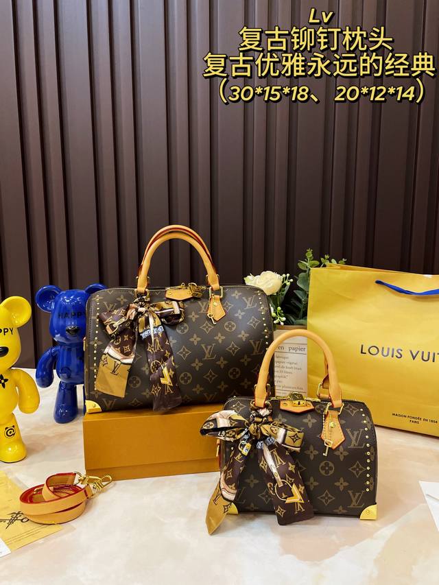 小号 大号 礼盒包装 Lv 新款 Speedy 20铆钉枕头包 Lv 新款系列 枕头包 手袋,全网首发 Lv Speedy 枕头包这款retiro 手袋以标志性