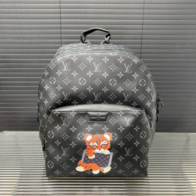 Louisvuitton 路易威登 Discovery双肩包 大容量男士背包 书包 采用精湛镶嵌细工，经典百搭 实物拍摄 原厂原版面料 配送防尘袋 40 X 3