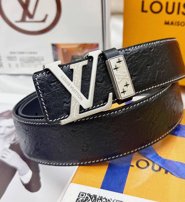 皮带：Lv..路易..威登顶级复刻. 腰带：原单品质百分百头层牛皮，保证真皮。雕花镂空工艺.真空电镀.永不掉色.24K纯钢扣头层小牛皮荔枝纹双面两用专柜同等质量