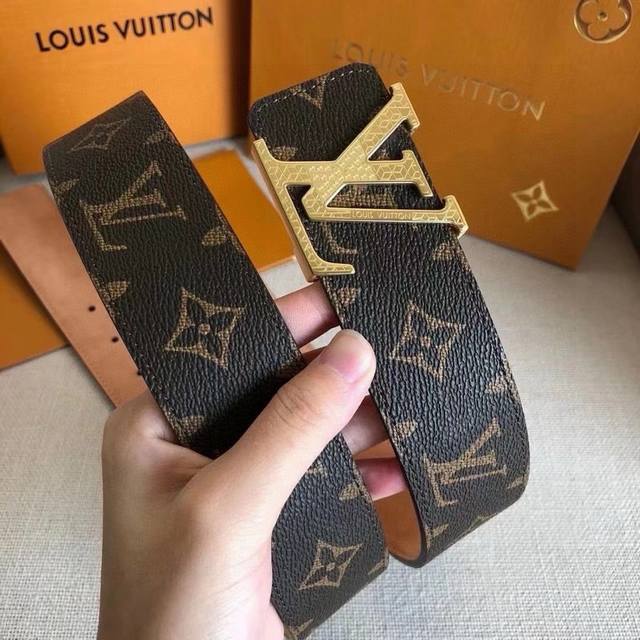 路易威登 Louisvuitton Lv Initiales 原单进口帆布老花腰带，宽40毫米.内衬磨砂皮底。搭配官网新款不锈钢扣.商务服装造型的完美搭配。永恒