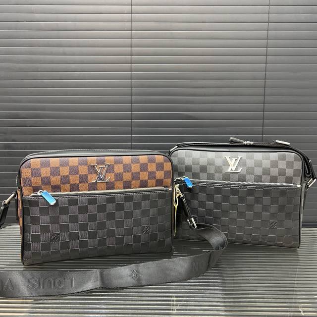 Louisvuitton 路易威登 压花邮差包 男包斜挎包 单肩包 经典百搭 实物拍摄 原厂原版面料 配送防尘袋 29 X 22 Cm。