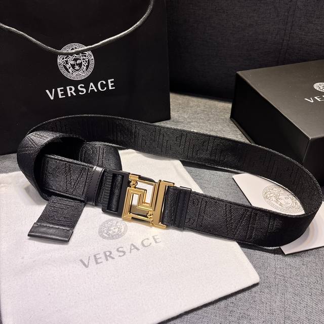 范思哲 宽4.0㎝ Versace 小牛皮、皮质边饰、标志性 Greca 细节、Logo提花、环扣、双面、可调节松紧 织带，不分码数