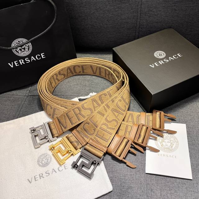 范思哲 宽4.0㎝ Versace 小牛皮、皮质边饰、标志性 Greca 细节、Logo提花、环扣、双面、可调节松紧 织带 不分码数