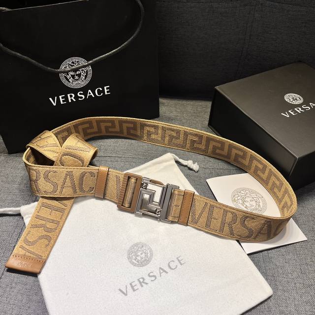 范思哲 宽4.0㎝ Versace 小牛皮、皮质边饰、标志性 Greca 细节、Logo提花、环扣、双面、可调节松紧 织带，不分码数