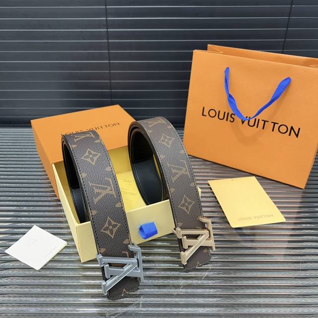 Louisvuitton 路易威登 牛皮腰带 男士经典款皮带 时装搭配必备款 优质合金扣头 采用原厂牛皮带身 机械打孔 高品质全套包装 礼盒 礼袋 小票