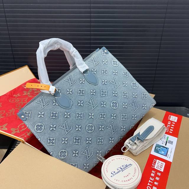 Louisvuitton 路易威登 丹宁牛仔布 Onthego托特包手提包 公文包 采用精湛镶嵌细工，经典百搭 实物拍摄 配送防尘袋 34 X 27 Cm。