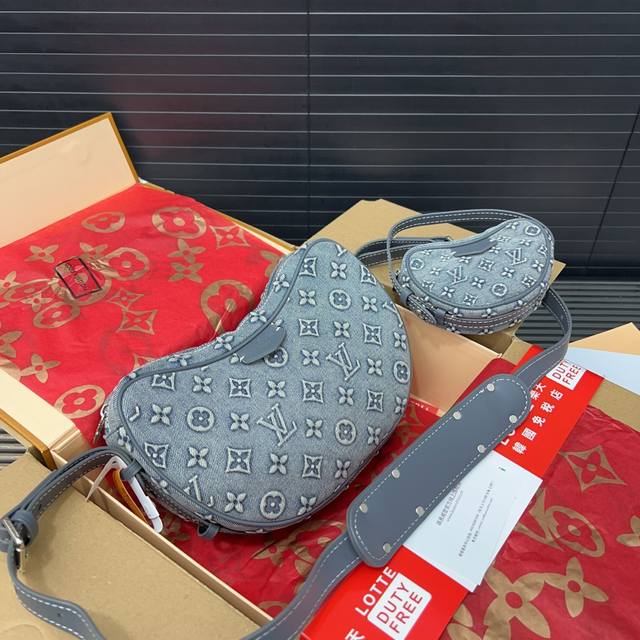 Louisvuitton 路易威登 二合一豌豆包 男女通用斜挎包 采用精湛镶嵌细工，实物拍摄 原厂原版面料 配送飞机折叠礼盒 25 X 15 Cm。