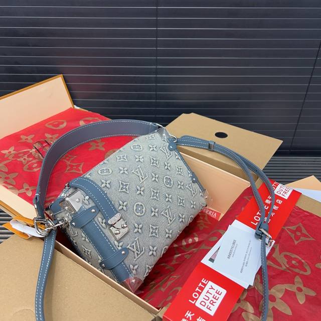 Louisvuitton 路易威登 Trunk 丹宁牛仔布男女通用手提单肩斜挎包 经典百搭 实物拍摄 配送防尘袋 礼盒 24 X 16 Cm