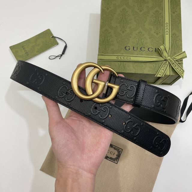 高端品质，实物拍摄 批 配全套礼盒 Gucci 1W3Af专柜新款浮雕冲孔压花 宽度4.0Cm 复古陶瓷黑gg扣