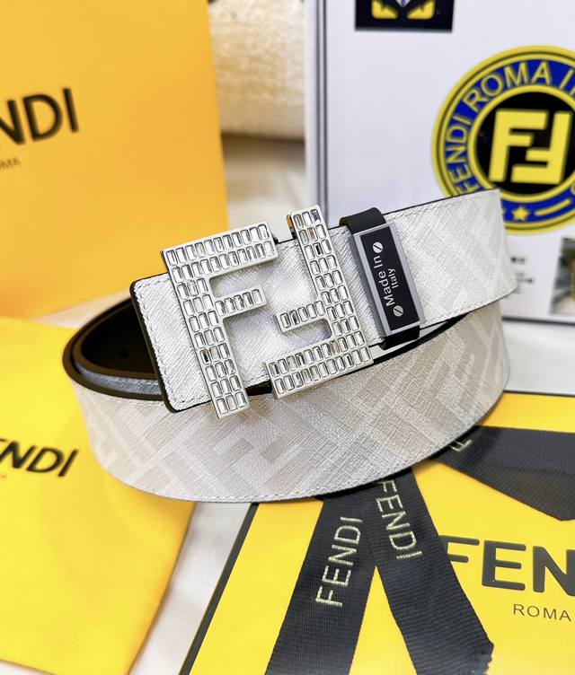 皮带：Fendi.芬迪..顶级原单复刻- 腰带：百分百进口原厂头层牛皮，鳄鱼纹路，均匀细腻保证真皮。双层ff水晶镶嵌黑白钻石24K纯钢扣材质，永不掉色进口小牛皮