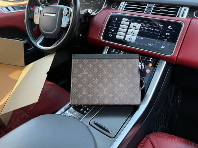 配皮 高端货 新款 “ Louis Vuitton”Lv手拿包 路易威登洗漱包手抓包 M61692 Louis Vuitton Pochette Voyage