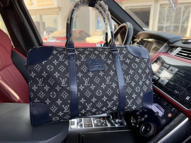 高端货 新款 “ Louis Vuitton ”Lv旅行袋 路易威登旅行包 Louis Vuitton Keepall 45 经典老花满印可调节可拆卸肩带 涂层