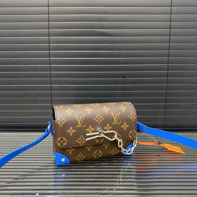 Louisvuitton 路易威登 Steamer邮差包 斜挎包 男女通用采用精湛镶嵌细工，实物拍摄 原厂原版面料 礼盒 18 X 12 Cm。