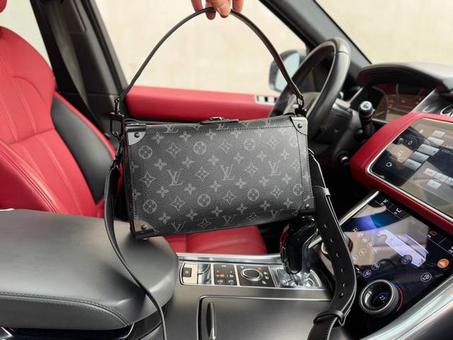 高端货 新款 “ Louis Vuitton ”Lv单肩包 路易威登邮差包 M11744 Louis Vuitton Trunk 可拆卸可调节肩带拉链开合 皮革