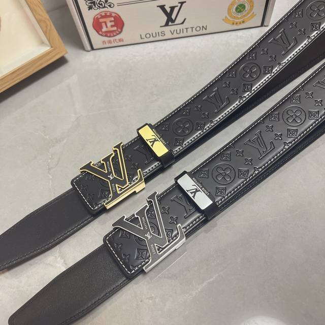 品名：Lv..路易..威登 材质：原单牛皮腰带 百分百头层牛皮腰带保证真皮，24K纯钢扣，专柜原单品质、做工精细，时尚大牌，送人自用首选 包装： 请认准如图专柜