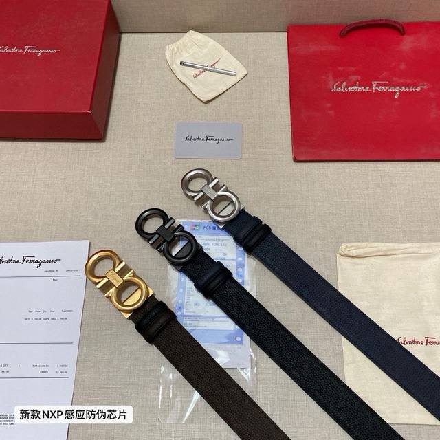 品牌：菲拉格慕ferragamo 芯片款 等级：原版品质.头层牛皮 专柜售经典爆款开模。油边精致 电脑车线 手感柔软.实物拍摄无修饰 上身效果超好、长度可裁剪.