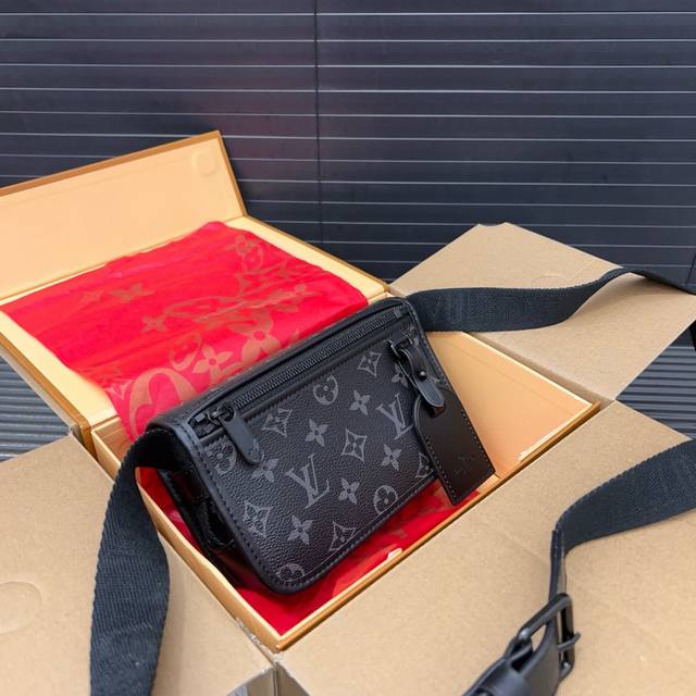 Louisvuitton 路易威登 Bosphore 可穿戴斜挎包 男女通用采用精湛镶嵌细工，实物拍摄 原厂原版面料 礼盒 19X 12 Cm。