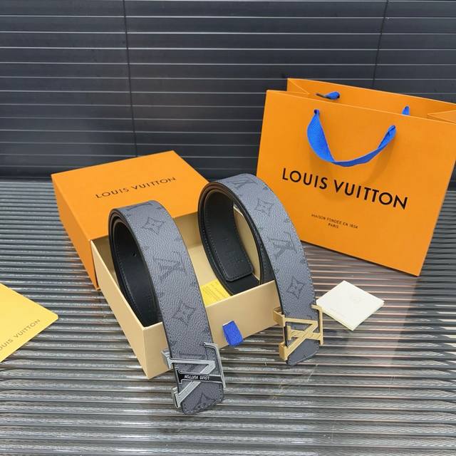 Louisvuitton 路易威登 钢扣 原单牛皮腰带 男士经典款皮带 时装搭配必备款 优质扣头 采用原厂牛皮带身 机械打孔 高品质全套包装 礼盒 礼袋 小票