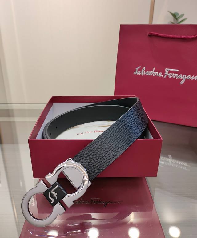 Ferragamo 菲拉格慕 双面进口牛皮，搭配精品铜扣，自行选择搭配，真材实料有质感，时尚经典不失风范 ，长短可自行裁剪