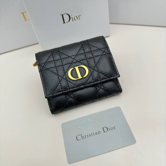 Dior 3860颜色 黑 米色 蓝尺寸：11*10*2 Dior专柜最新款火爆登场！采用头层牛皮，做工精致， 媲美专柜！多功能小钱包，超级实用！