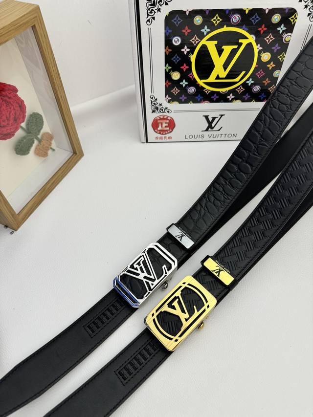 品名：Lv..路易..威登自动带 材质：原单牛皮腰带 百分百头层牛皮腰带保证真皮，24K纯钢扣，专柜原单品质、做工精细，时尚大牌，送人自用首选 包装： 请认准如