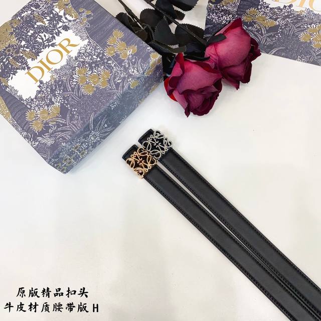 原版品质打孔 品牌：罗意威家 女款 颜色：黑 扣头：金 银 扣头：原版精品纯铜五金扣头 带身：原版牛皮 尺寸：宽约：2.5Cm 长约：95Cm-110Cm 类别