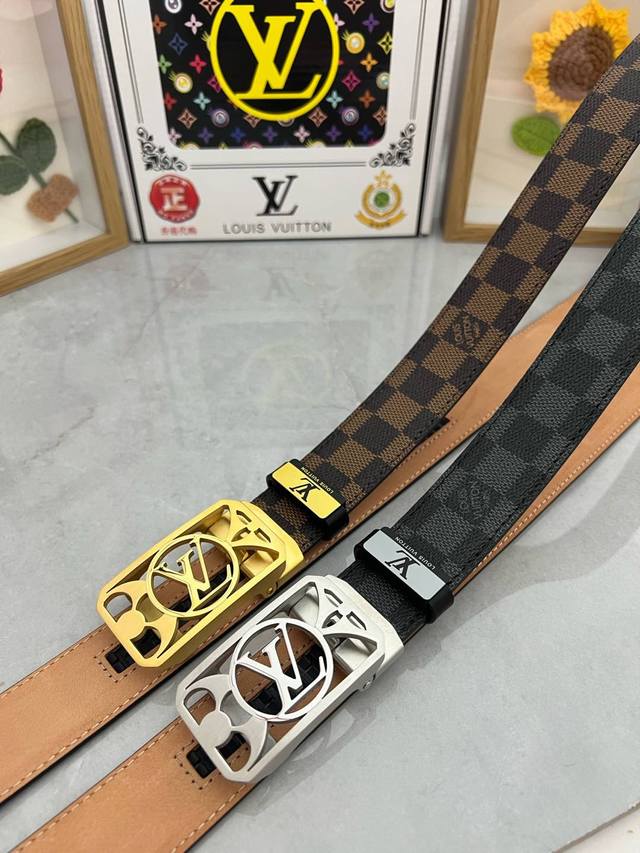 品名：Lv..路易..威登自动带 材质：原单牛皮腰带 百分百头层牛皮腰带保证真皮，24K纯钢扣，专柜原单品质、做工精细，时尚大牌，送人自用首选 包装： 请认准如