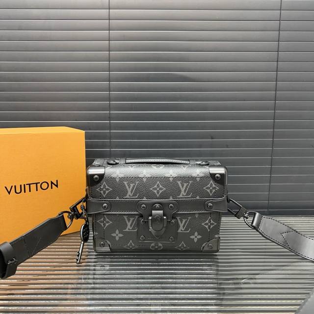 Louisvuitton 路易威登 Soft Trunk 盒子包 男女通用单肩斜挎包 小箱子 实物拍摄 配送 防尘袋 折叠礼盒 19 X 15 Cm